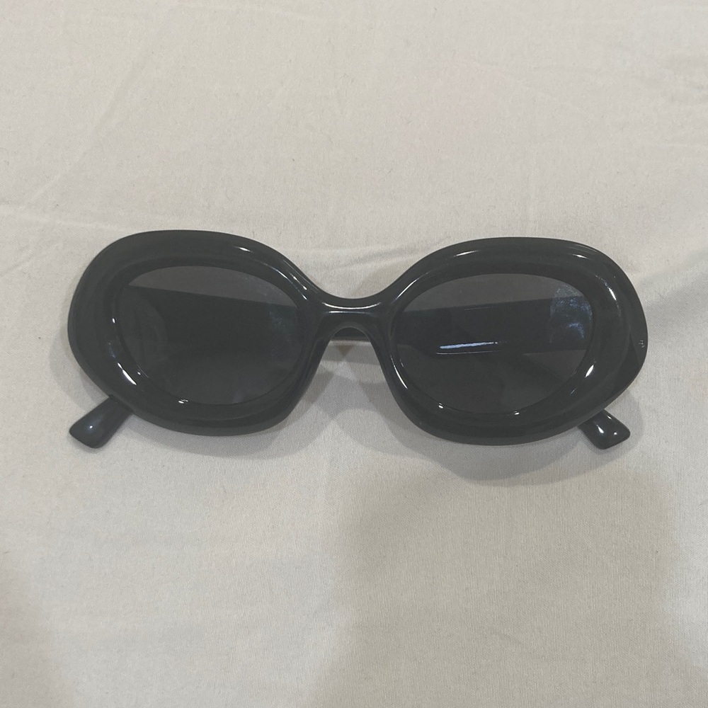 Women’s Black Oversized Oval Sunglasses - Picture 2 of 16